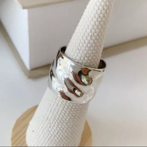 🤍Insta smooth width surface sterling silver ring - Picture 5 of 5